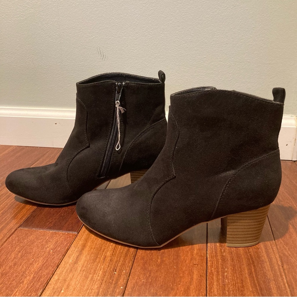 NWOT American Eagle Black Ankle Boots Booties Faux Suede 2.5 inch Heel Size 8.5 - Picture 3 of 13